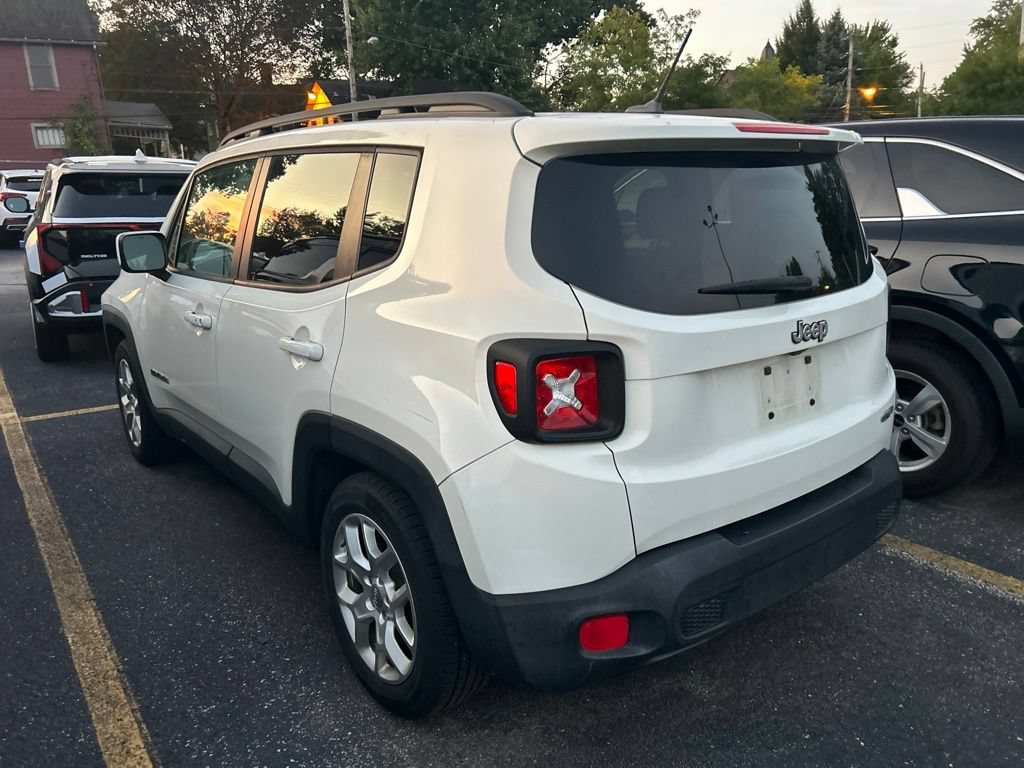 Used 2016 Jeep Renegade Latitude FWD image 7