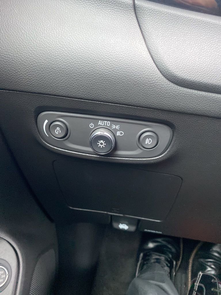 Used 2022 Buick Encore GX Essence w/ Experience Buick Package AWD/4WD image 30