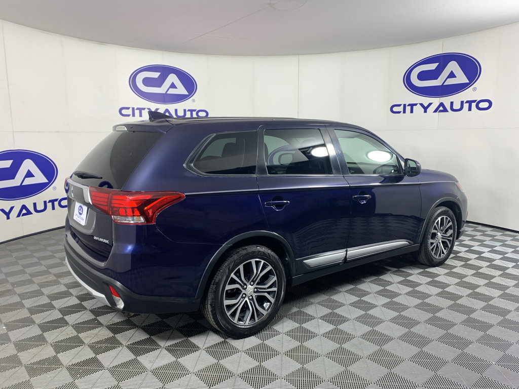 Used 2018 Mitsubishi Outlander ES image 3