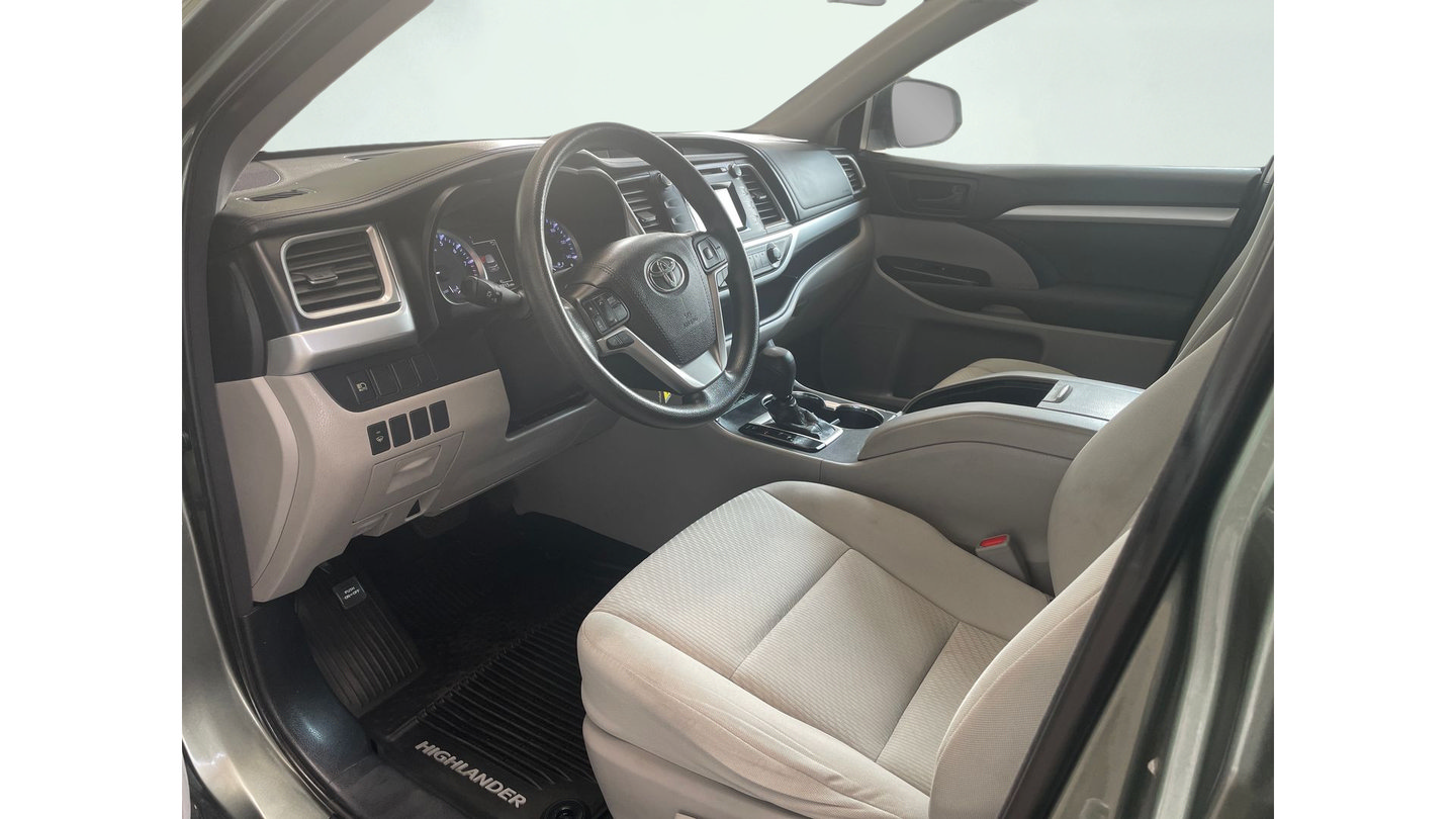 Certified 2017 Toyota Highlander LE AWD/4WD image 12