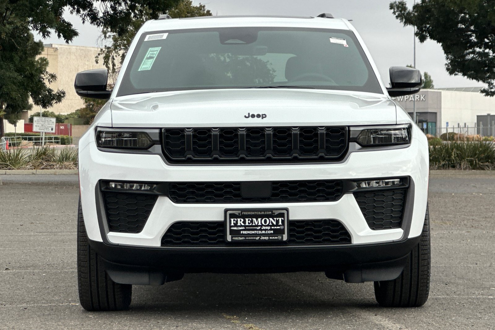 New 2026 Jeep Grand Cherokee L Limited w/ Limited Altitude Package AWD/4WD image 8