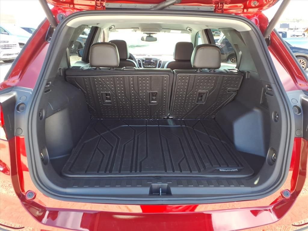 Used 2023 Chevrolet Equinox Premier image 7