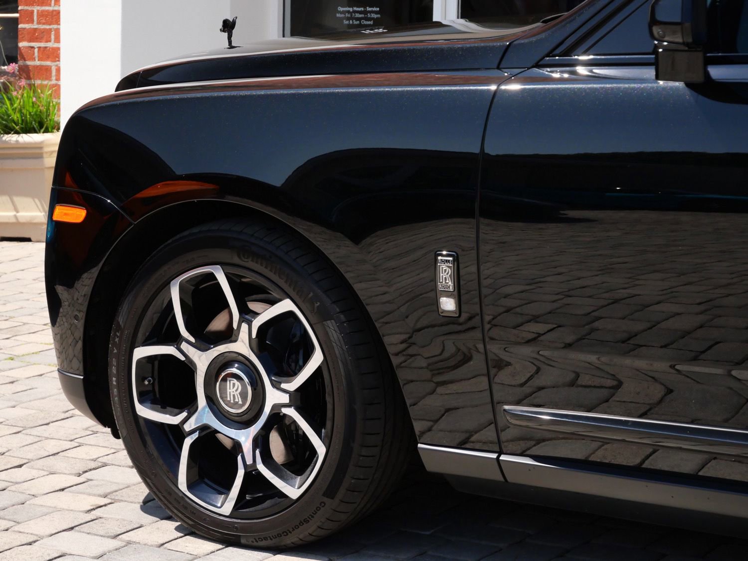 Used 2022 Rolls-Royce Cullinan Black Badge w/ Dark Exterior Package image 12