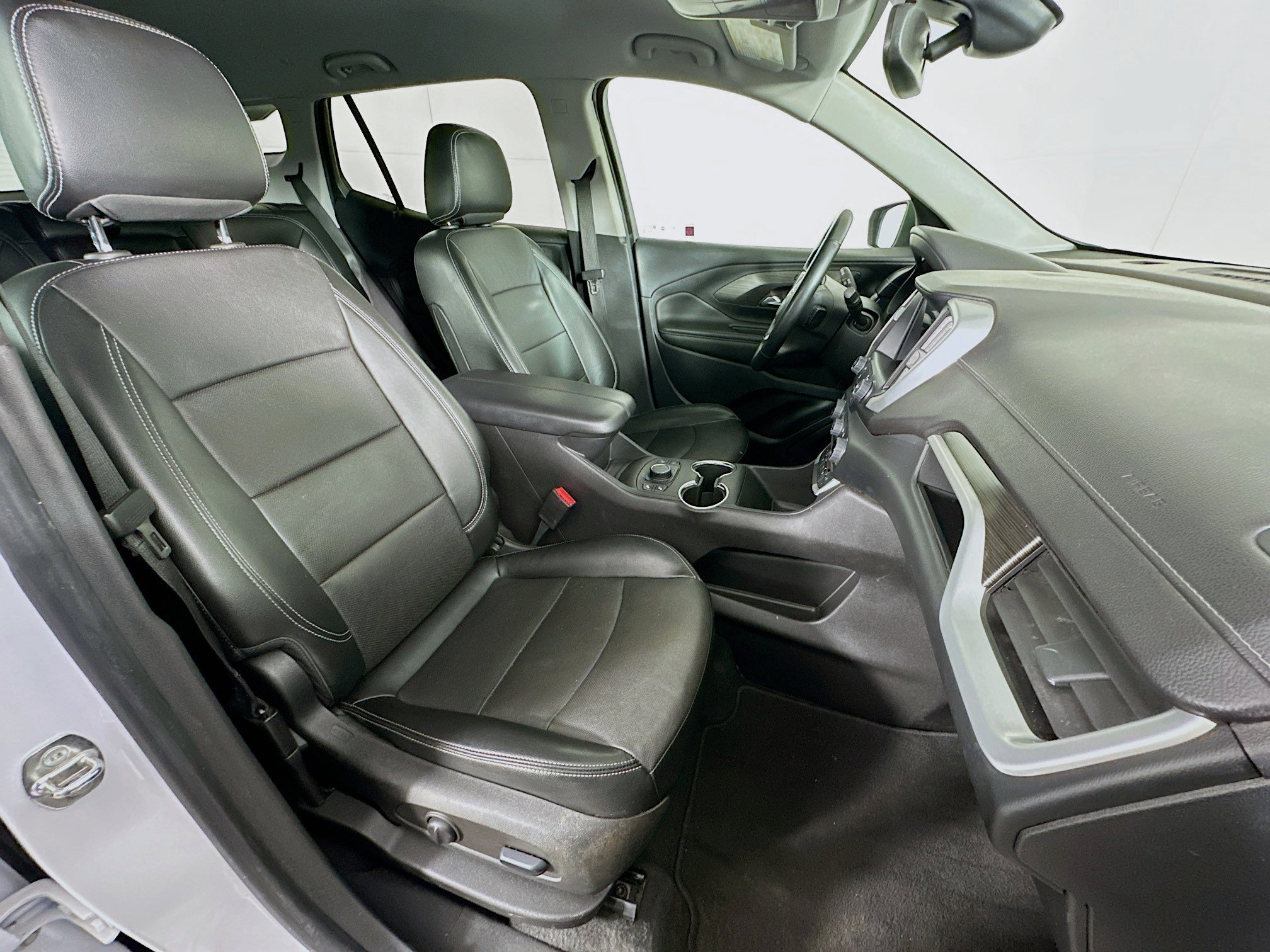 Used 2023 GMC Terrain SLT image 29