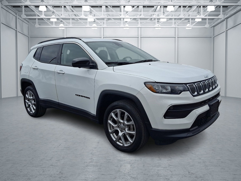 Used 2022 Jeep Compass Latitude w/ Sun and Sound Group image 7