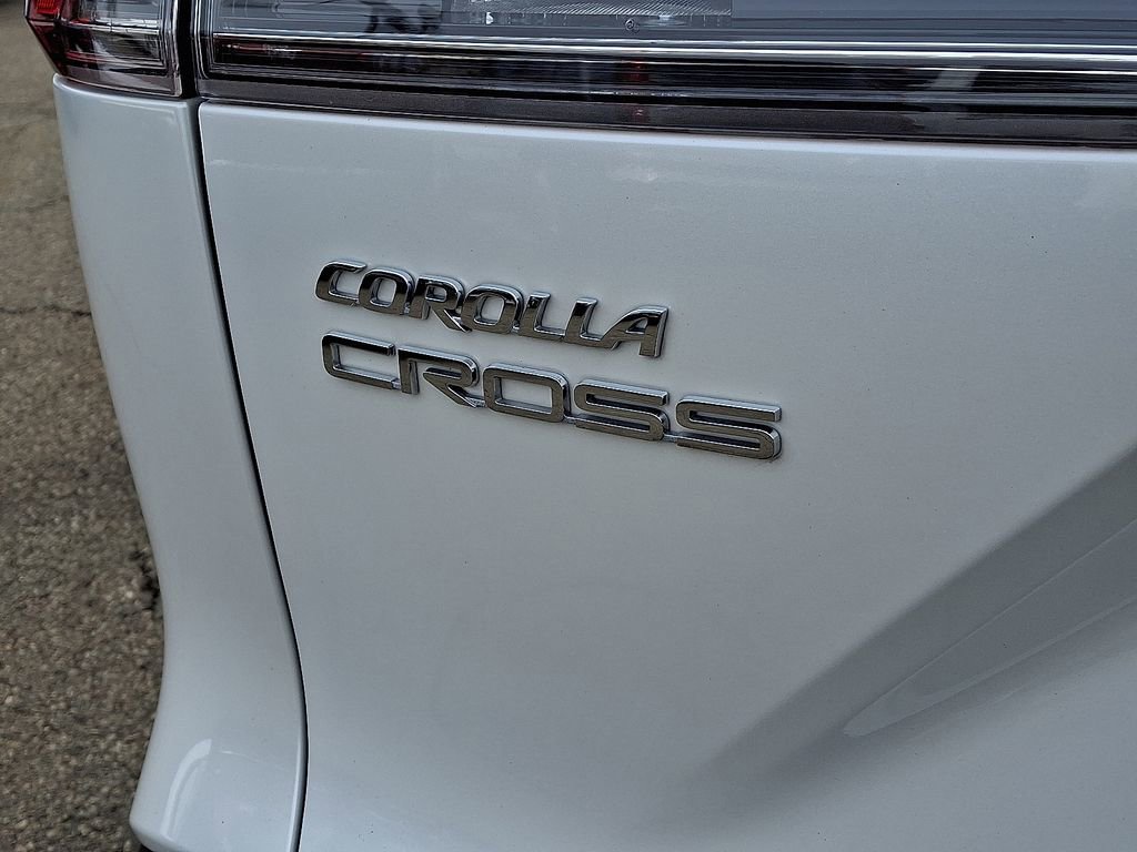 Used 2023 Toyota Corolla Cross XLE image 29