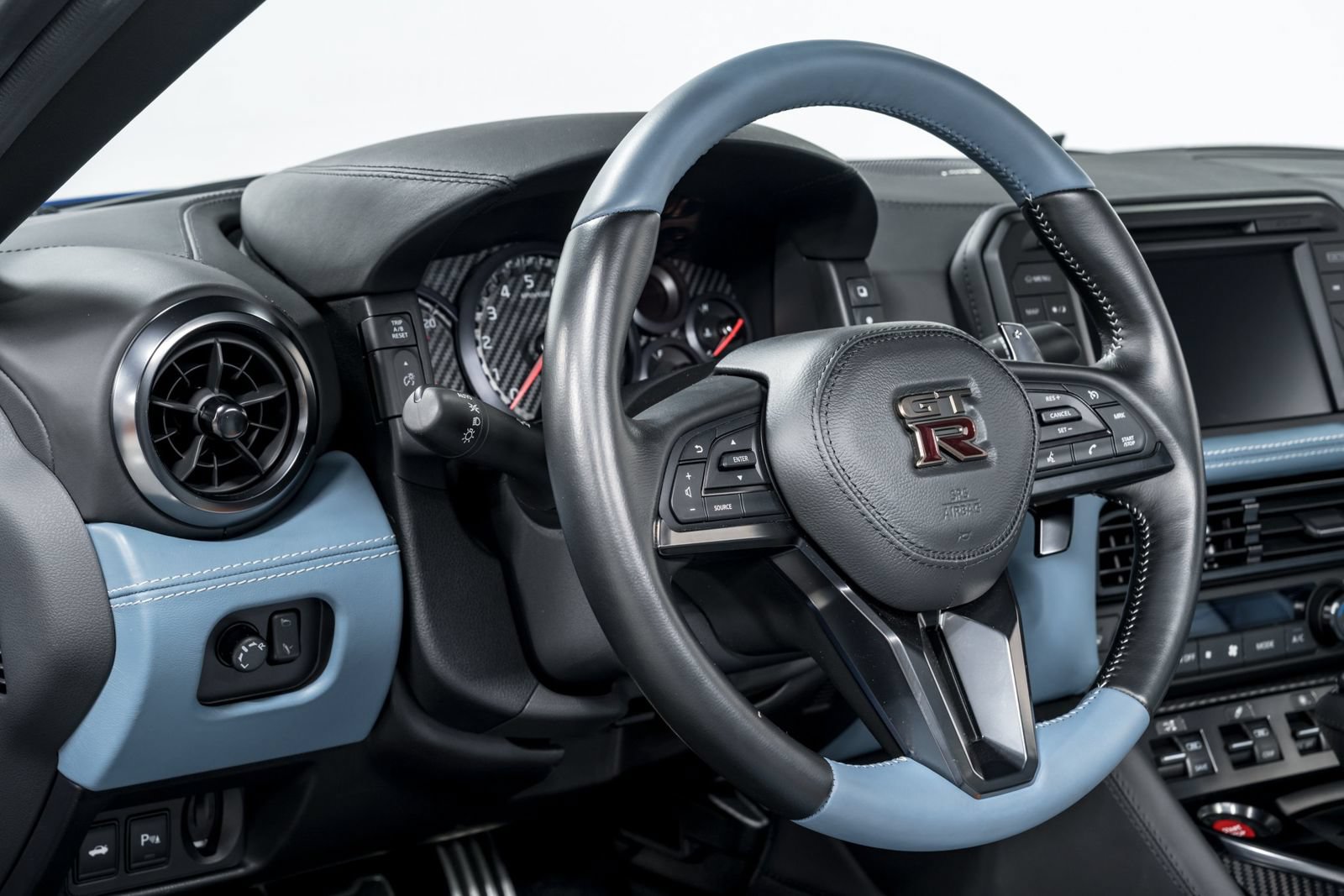 Used 2024 Nissan GT-R w/ Floor Mat Package AWD/4WD image 14