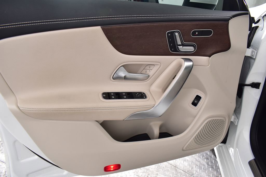 Used 2023 Mercedes-Benz CLA 250 4MATIC image 11