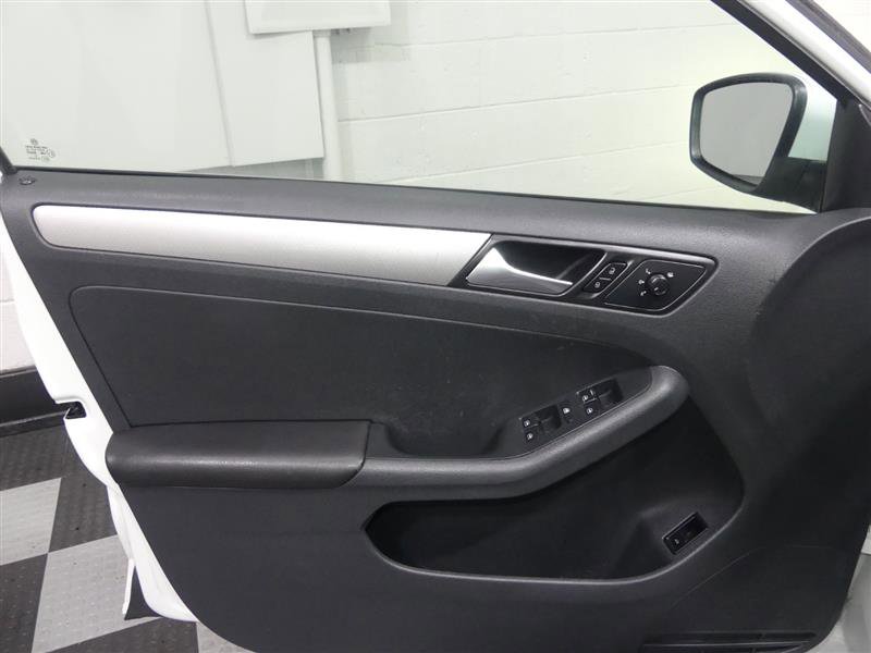 Used 2017 Volkswagen Jetta S image 16