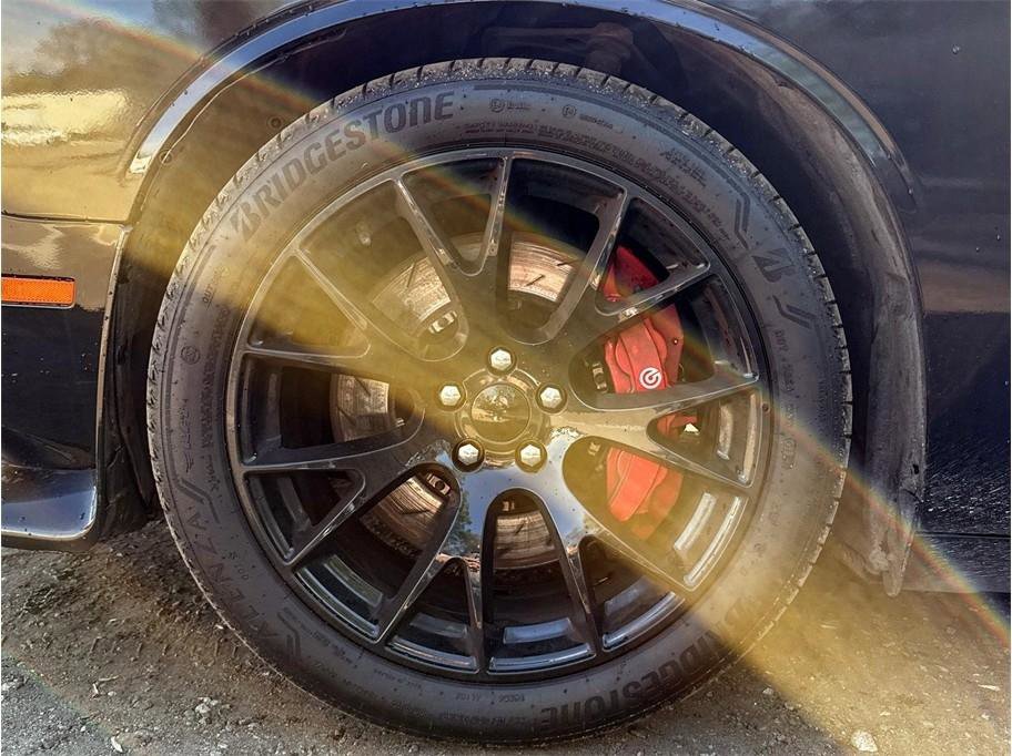 Used 2015 Dodge Challenger SRT w/ Technology Group RWD image 3