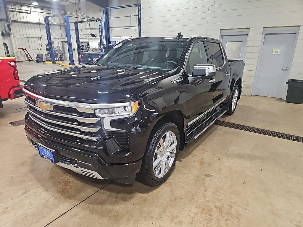 Used 2024 Chevrolet Silverado 1500 High Country w/ High Country Premium Package image 3