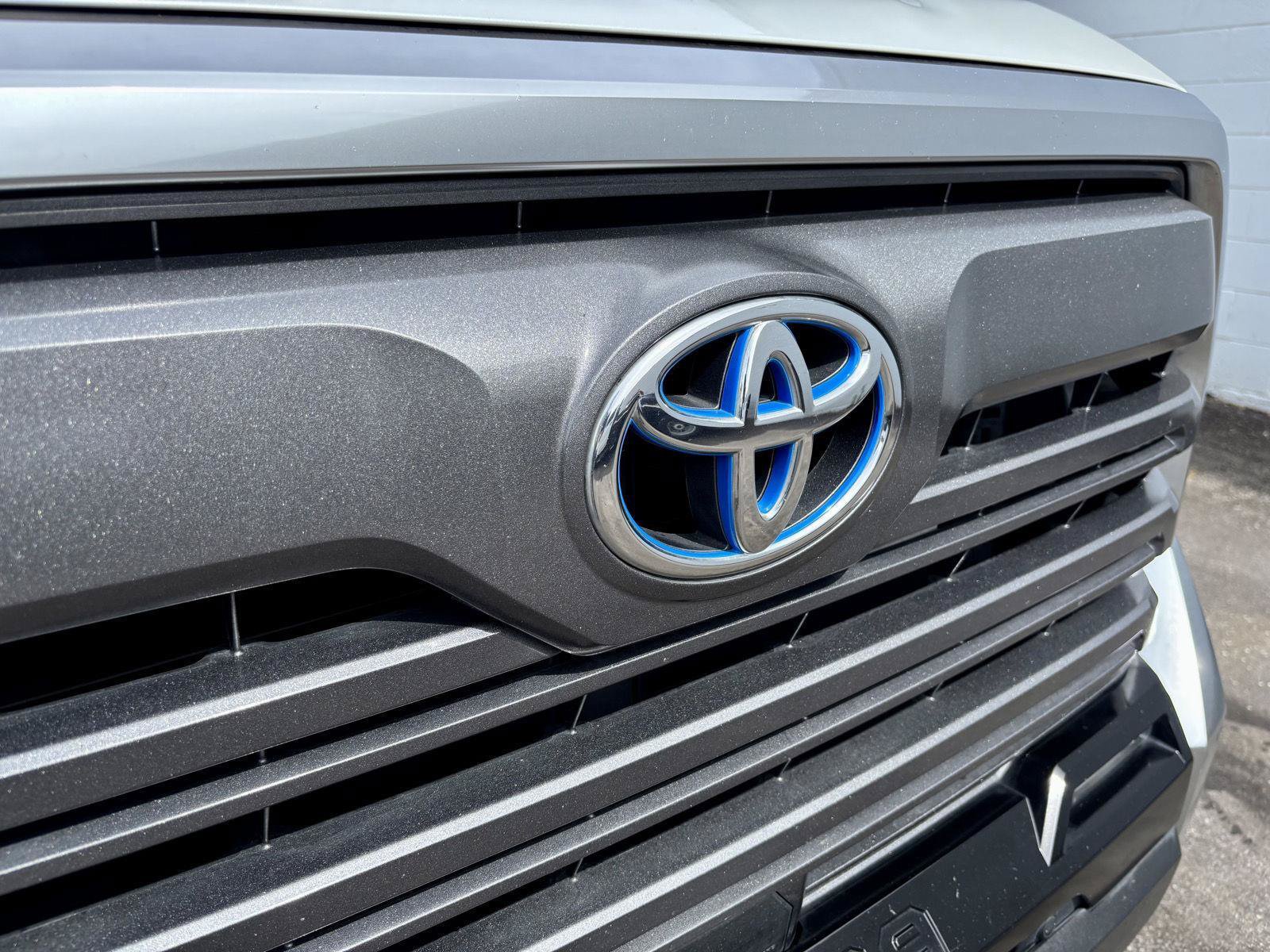 Used 2022 Toyota Tundra Limited w/ Power Package AWD/4WD image 32