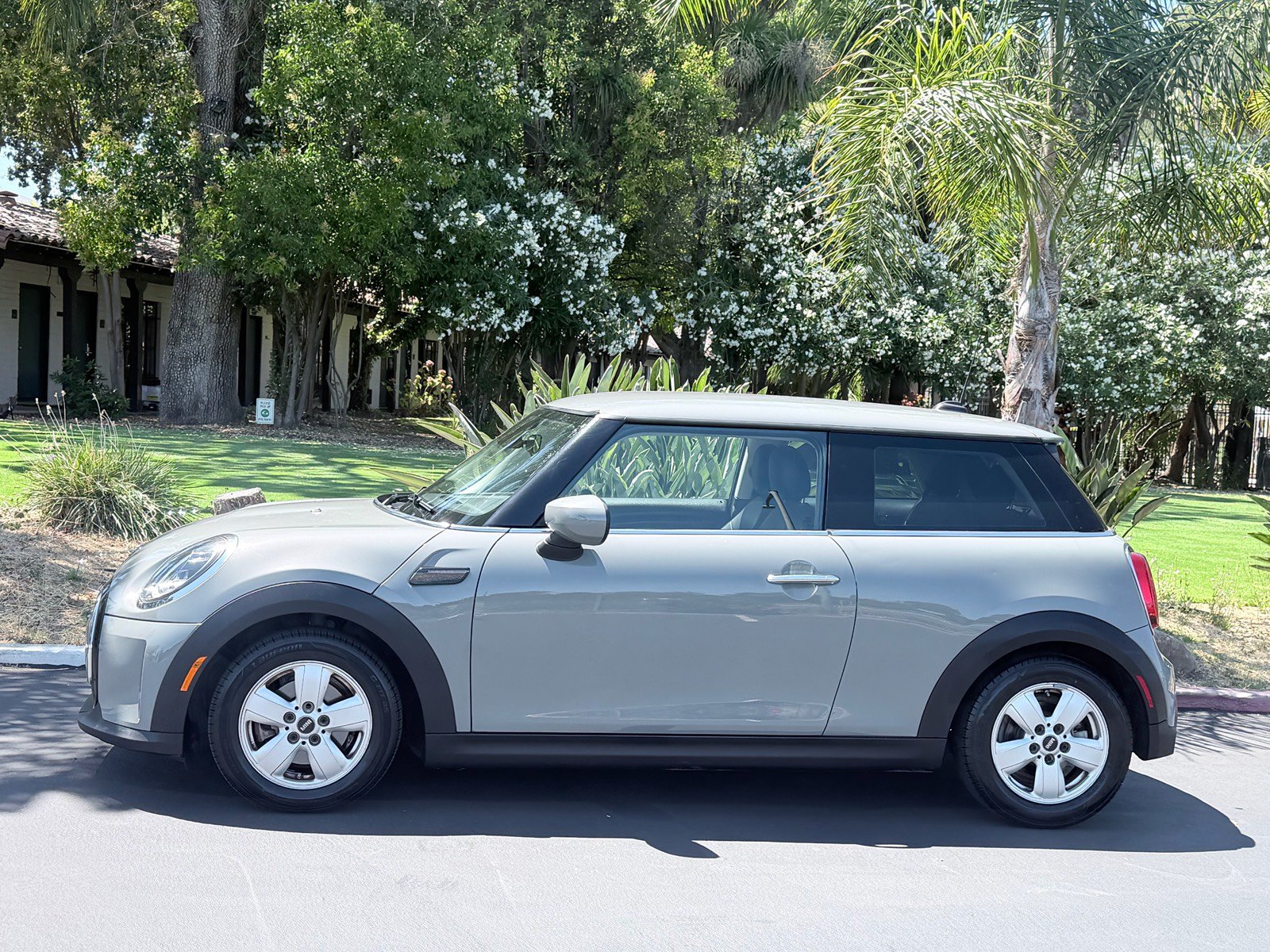 Used 2022 MINI Cooper 2-Door Hardtop FWD image 2