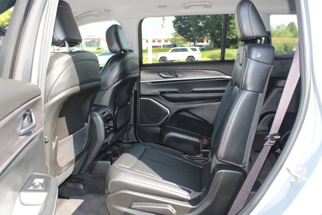 Used 2022 Jeep Grand Cherokee L Limited AWD/4WD image 14