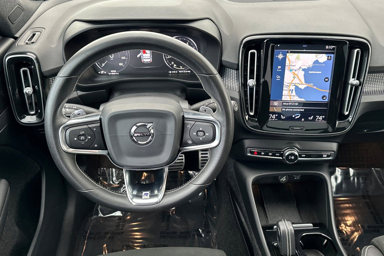 Used 2019 Volvo XC40 T4 R-Design image 16