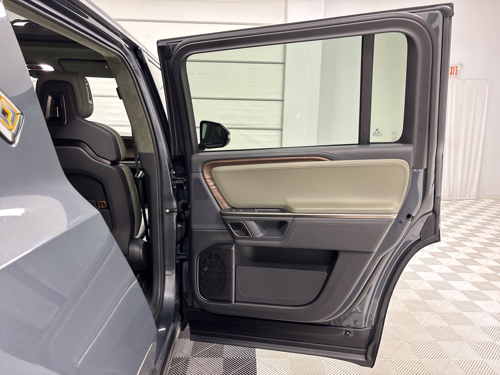Used 2023 Rivian R1S Adventure AWD/4WD image 19