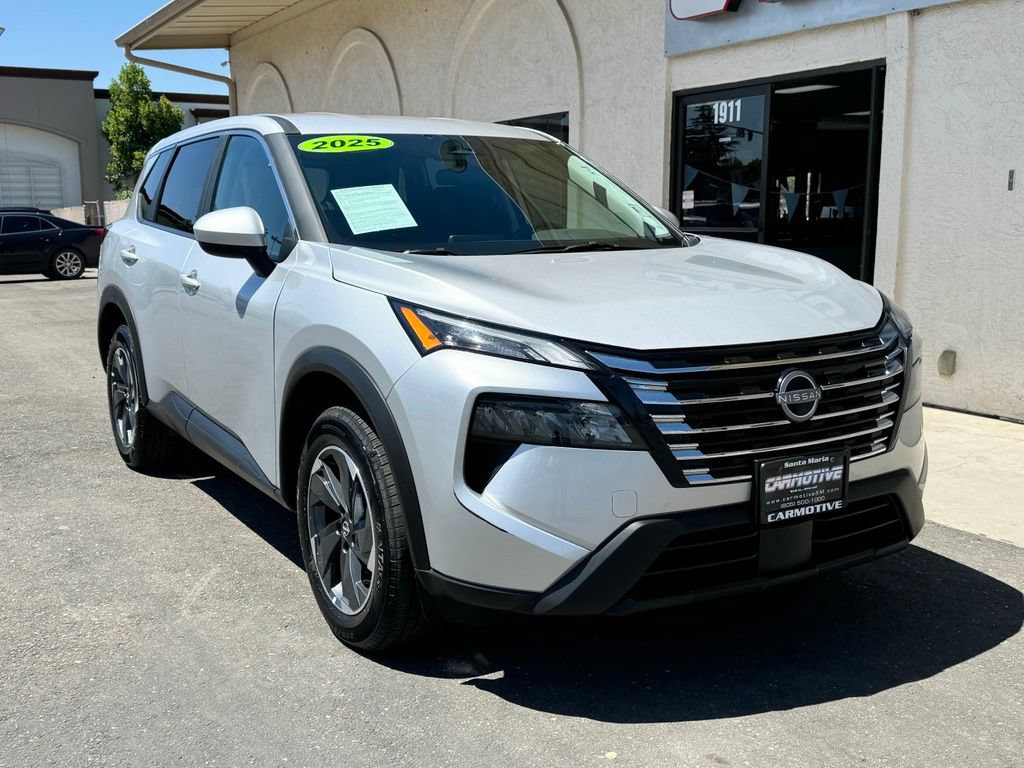 Used 2025 Nissan Rogue SV FWD image 1