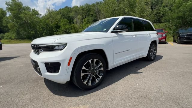 Used 2025 Jeep Grand Cherokee Overland w/ Adv Protech Group III AWD/4WD image 4