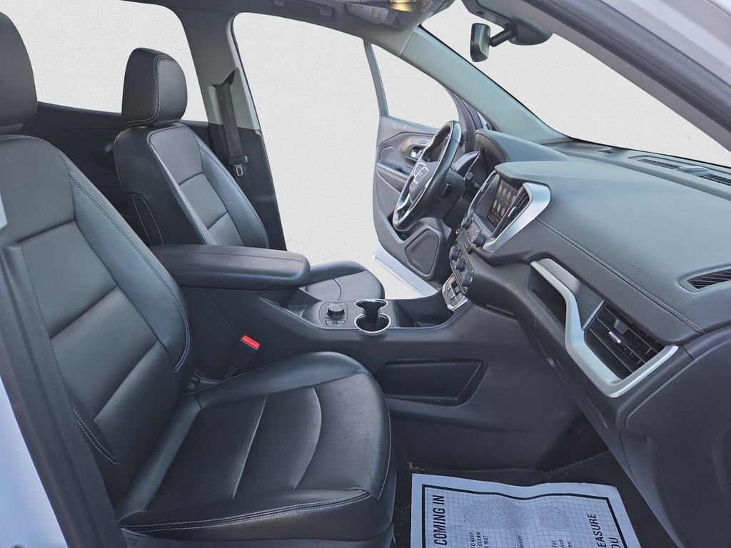 Used 2022 GMC Terrain SLT w/ Elevation Edition image 17