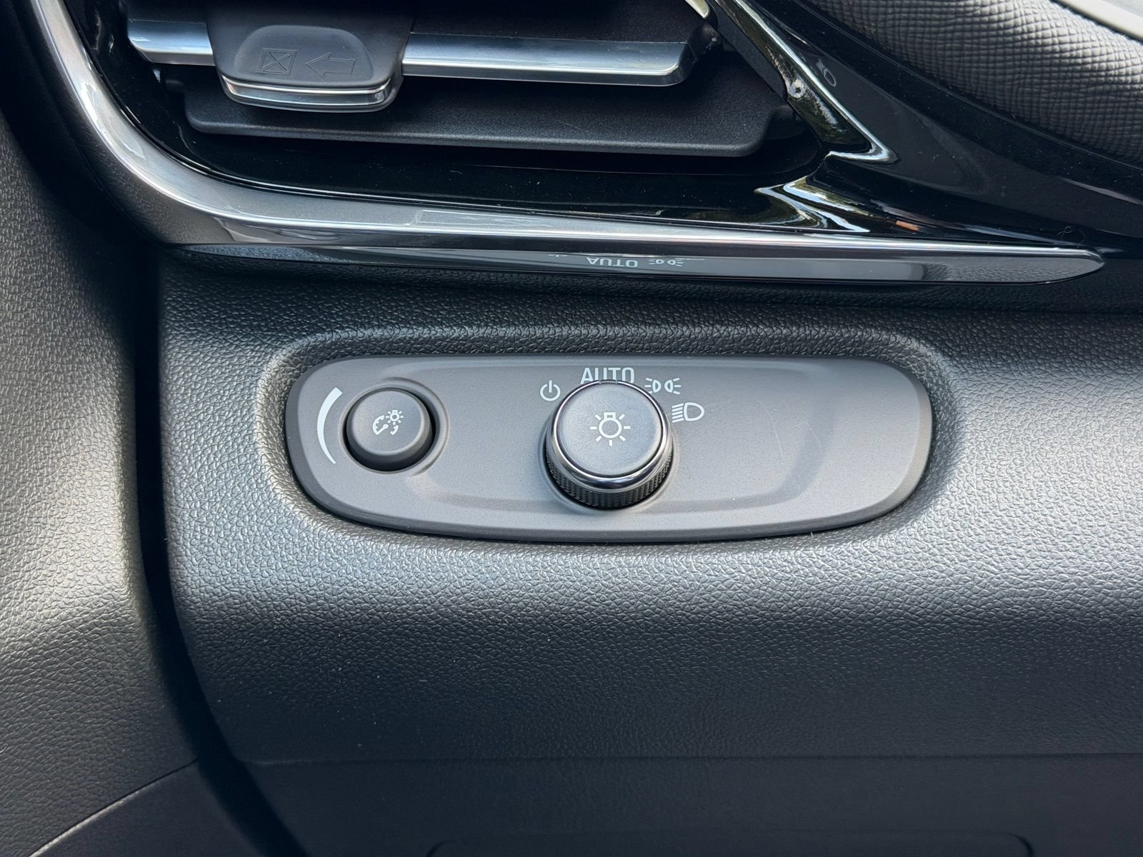 New 2026 Buick Envista Sport Touring FWD image 12