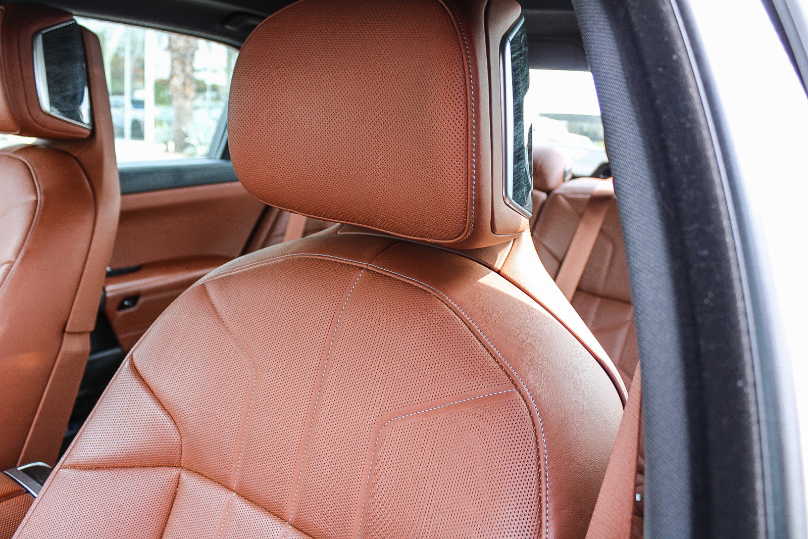 Used 2023 BMW 760i xDrive image 25