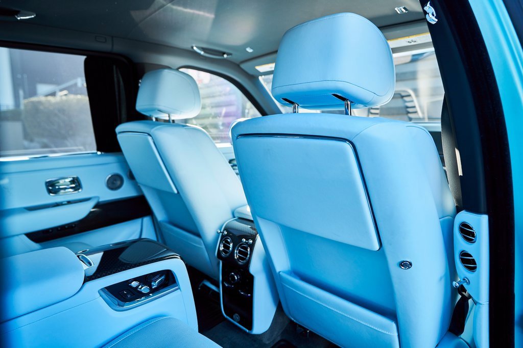 Used 2022 Rolls-Royce Cullinan Black Badge w/ Dark Exterior Package image 37