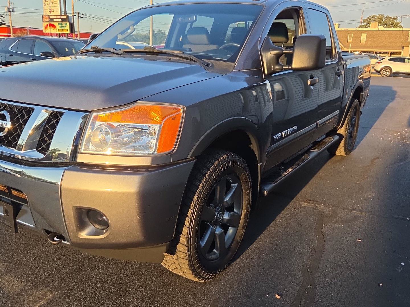 Used 2015 Nissan Titan SV w/ SV Value Truck Package AWD/4WD image 9