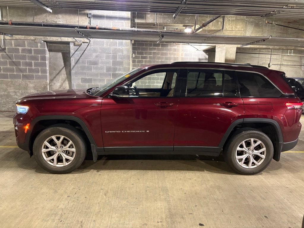 Used 2022 Jeep Grand Cherokee Limited AWD/4WD image 6