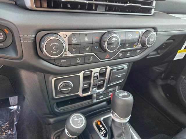New 2026 Jeep Wrangler Unlimited Sahara AWD/4WD image 25