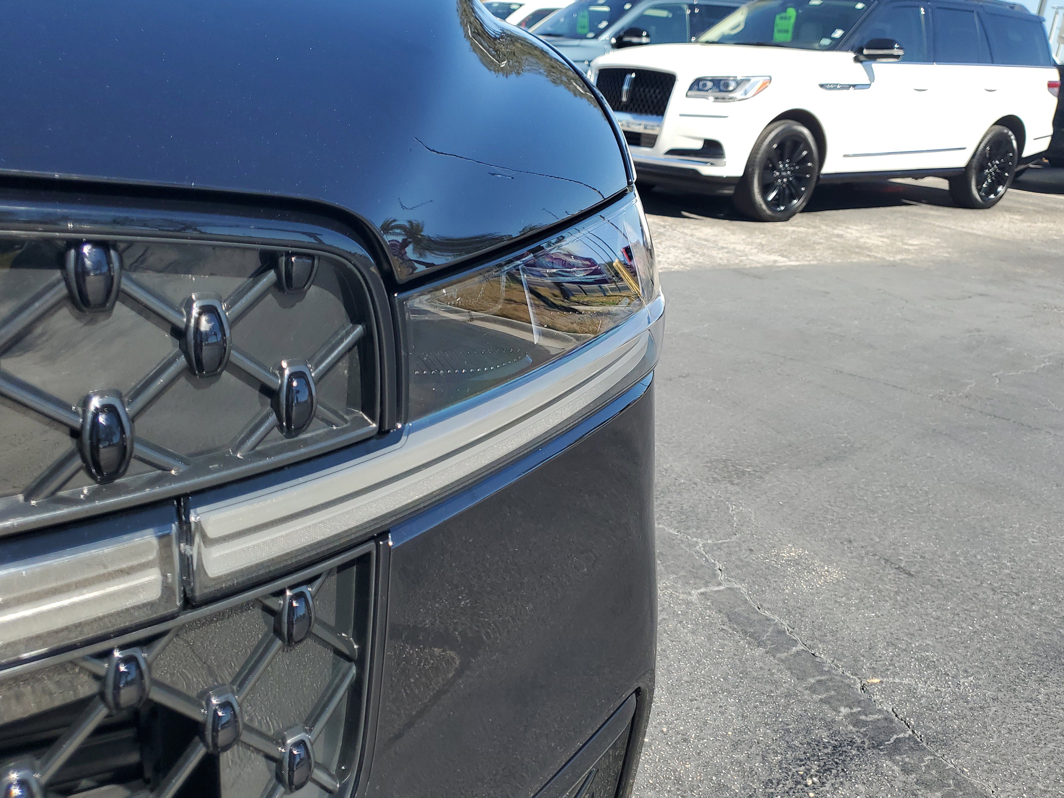 Used 2025 Lincoln Navigator Reserve w/ Jet Appearance Package image 3