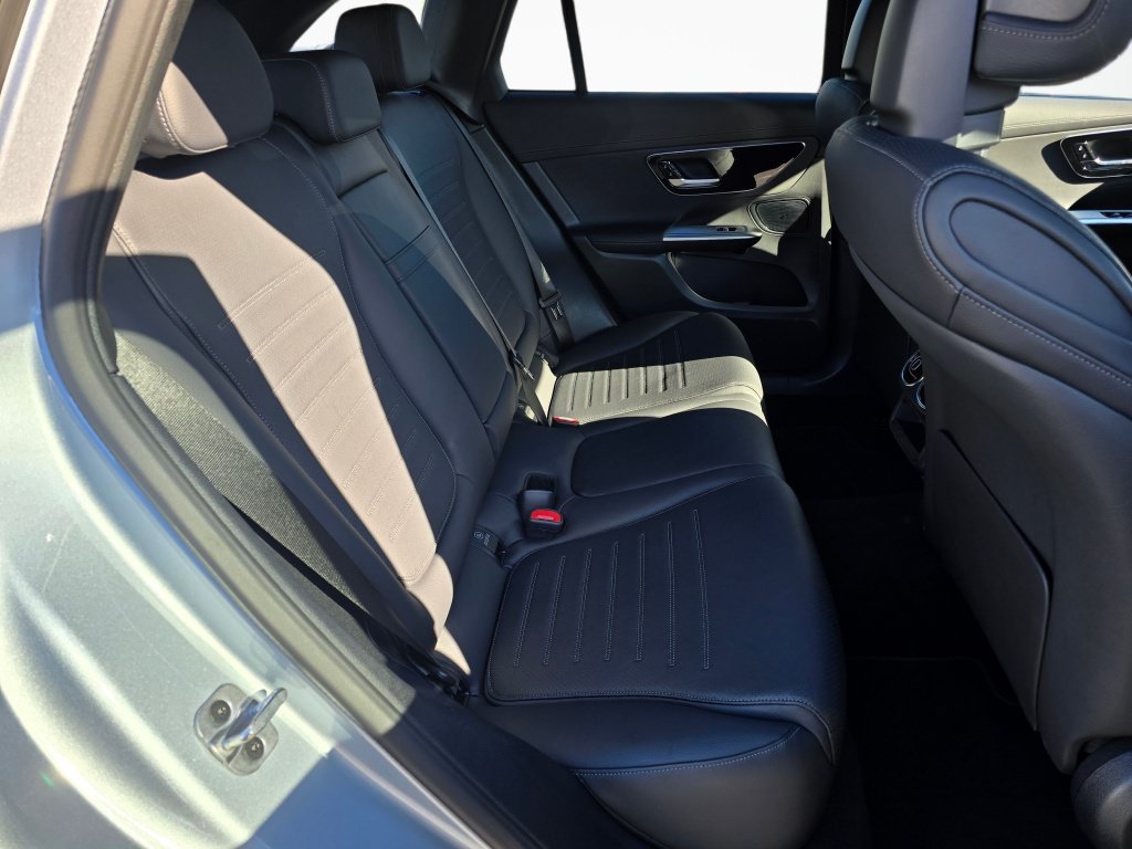 Used 2026 Mercedes-Benz GLC 300 4MATIC image 25