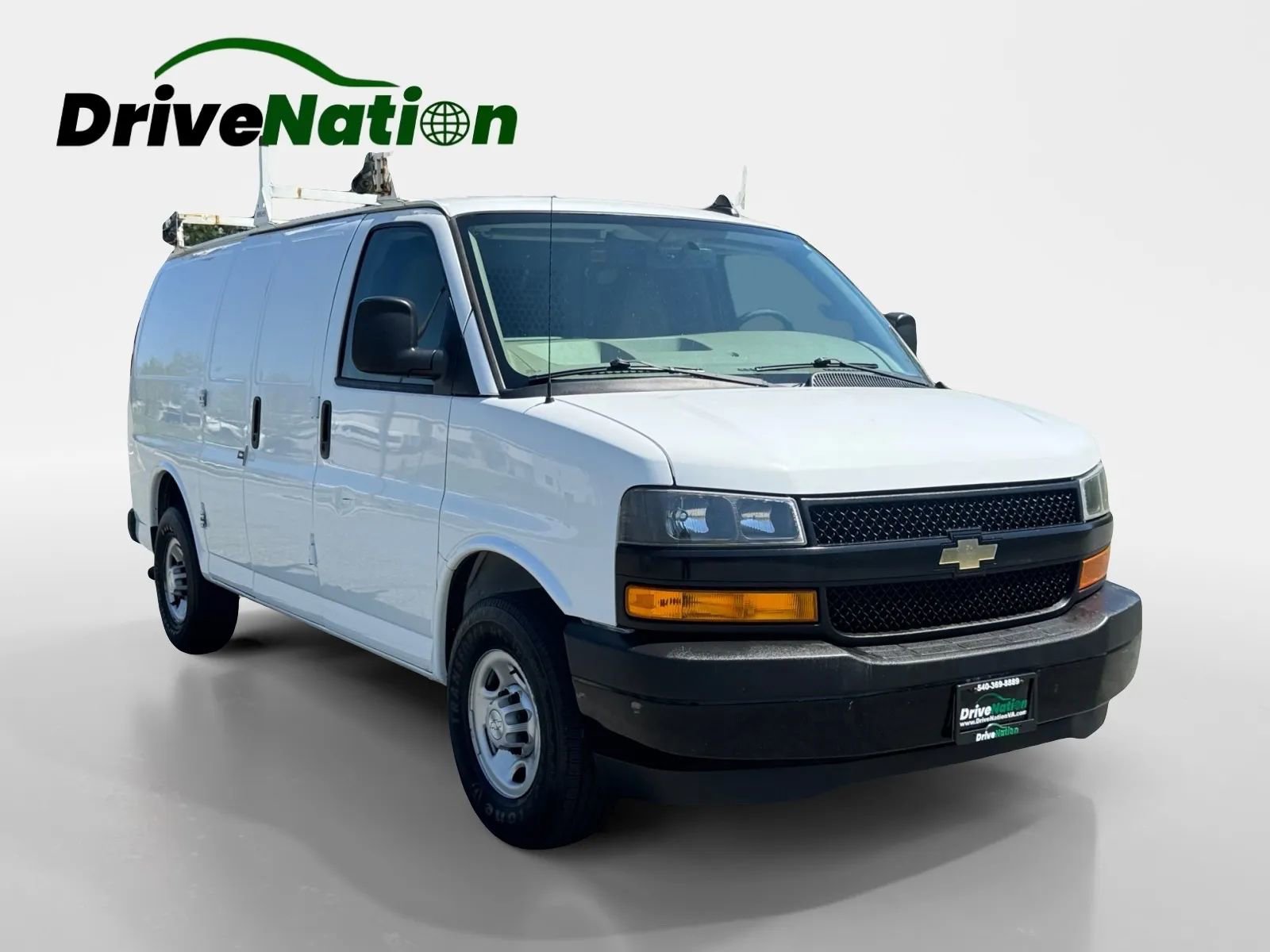 Used 2018 Chevrolet Express 2500 w/ Driver Convenience Package RWD image 3