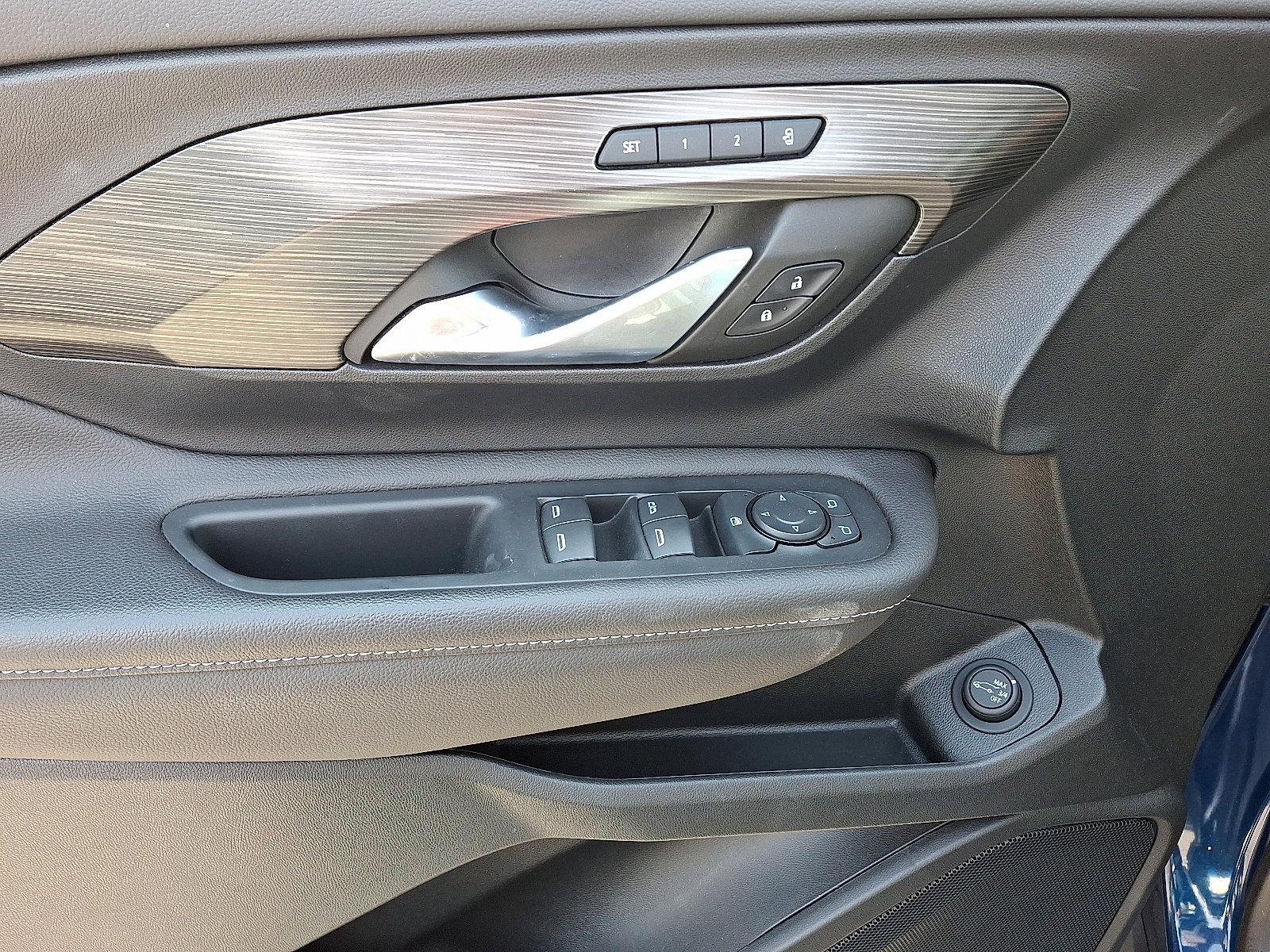 Used 2022 GMC Terrain SLT w/ Tech Package image 13