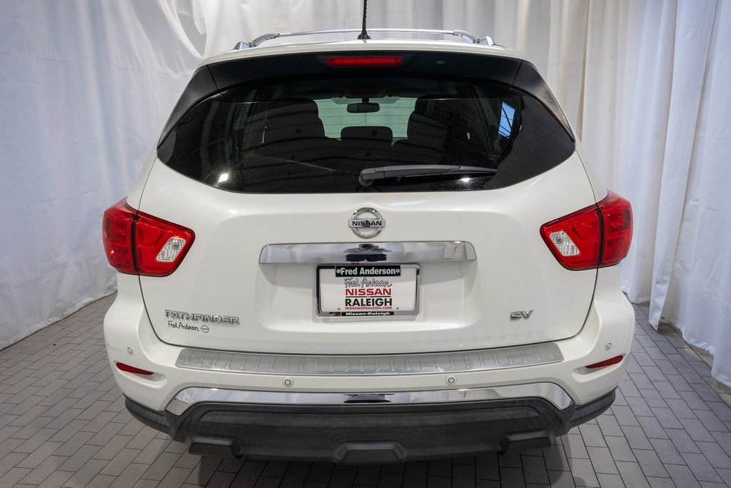 Used 2018 Nissan Pathfinder SV image 4