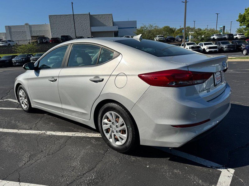 Used 2017 Hyundai Elantra SE image 5