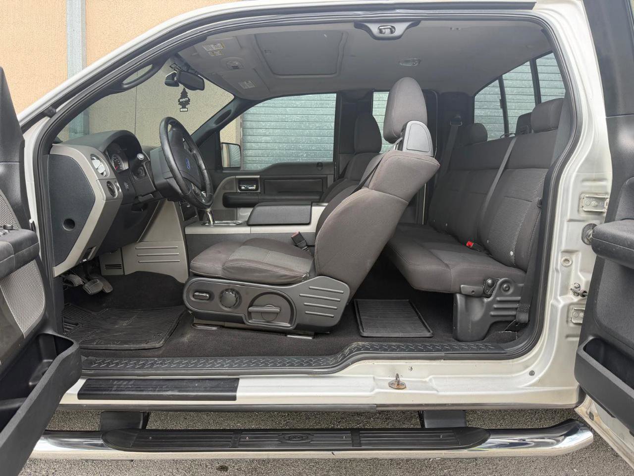 Used 2005 Ford F150 XLT image 18