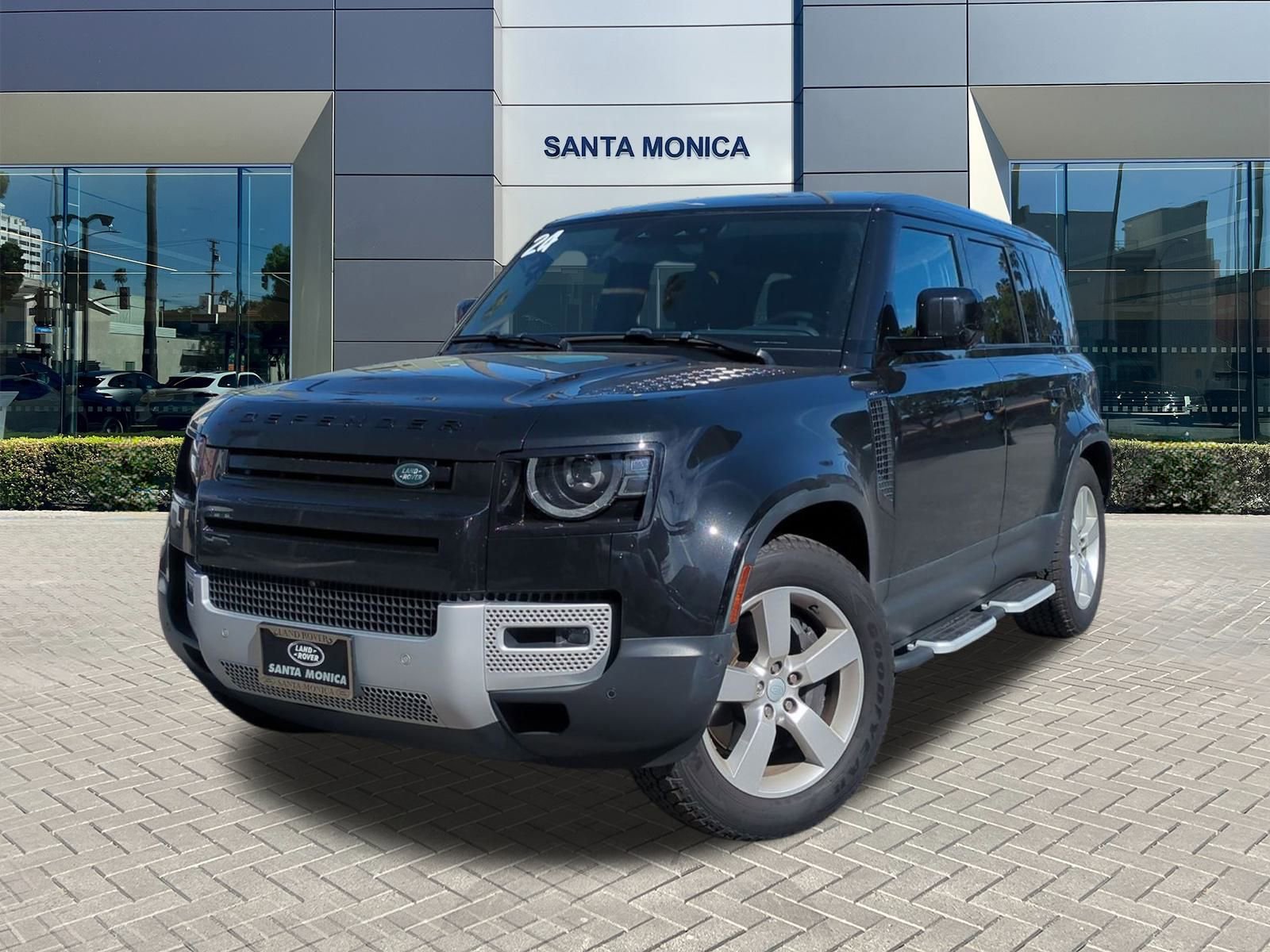 Used 2024 Land Rover Defender 110 SE image 1