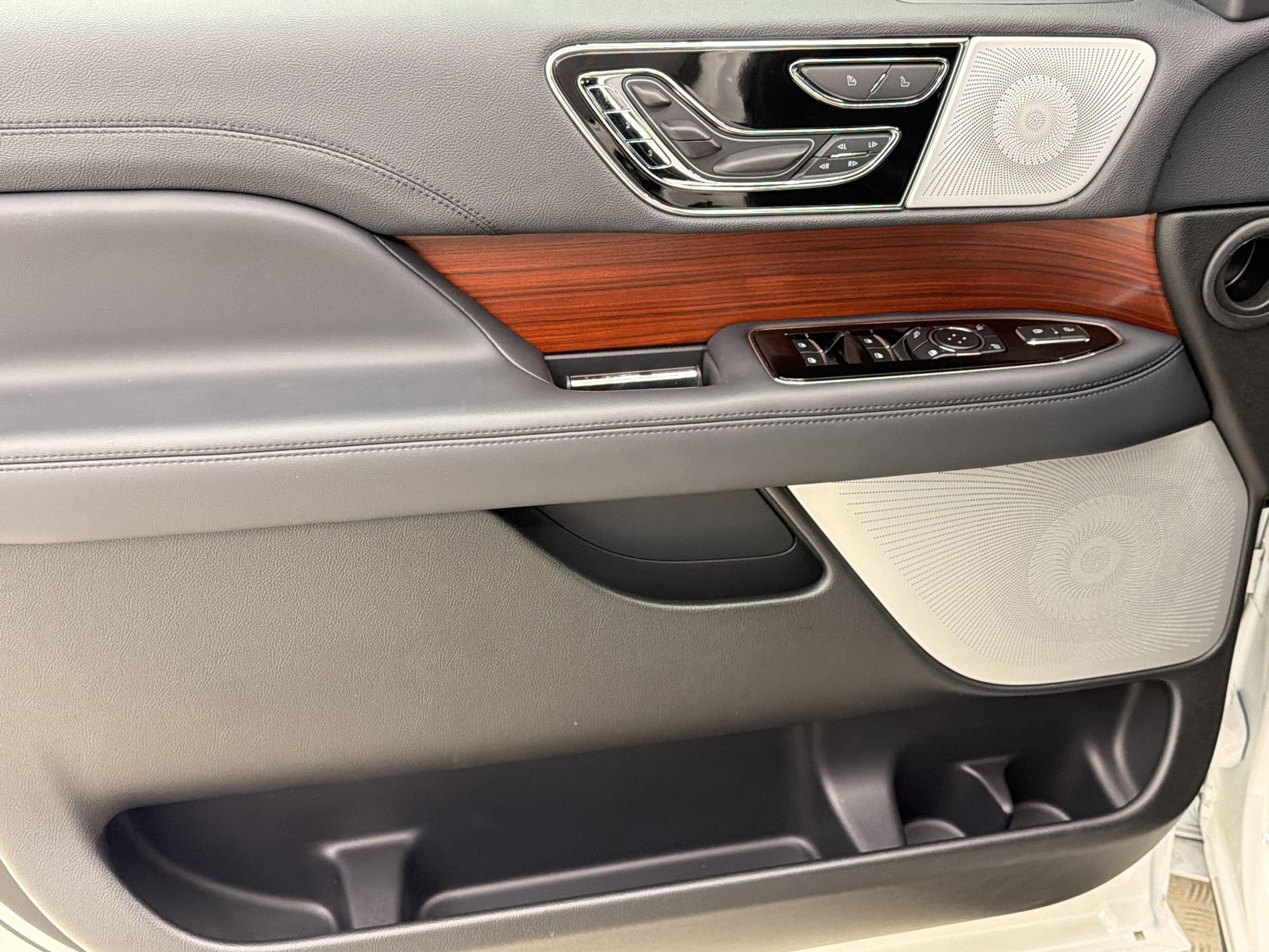 Used 2023 Lincoln Navigator Reserve AWD/4WD image 13
