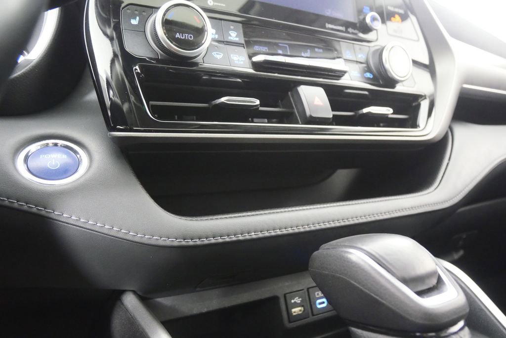 Used 2022 Toyota Highlander XLE image 29
