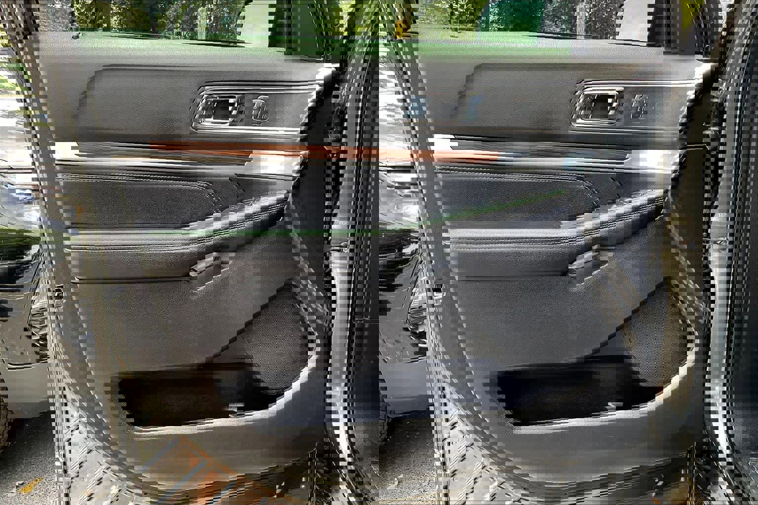 Used 2018 Ford Explorer Limited w/ Ford Safe & Smart Package image 22