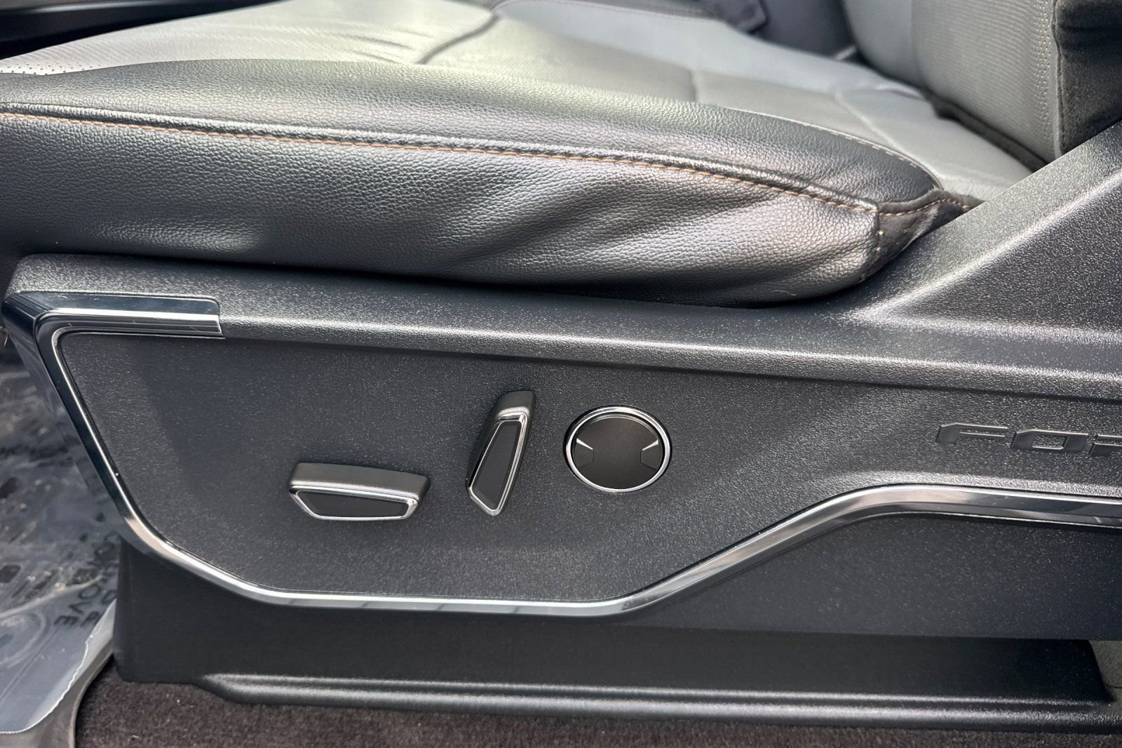 Used 2023 Ford F150 Lightning Lariat w/ Equipment Group 511A High image 13