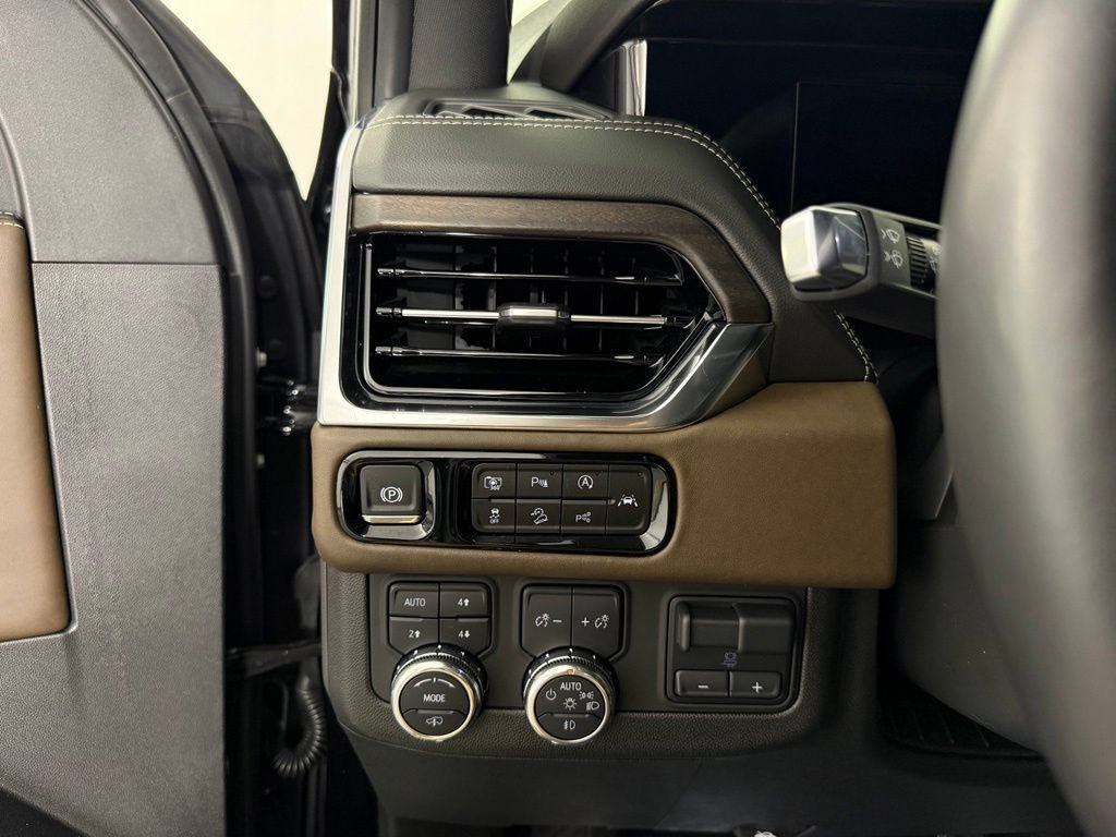 Used 2025 GMC Yukon XL Denali Ultimate AWD/4WD image 24
