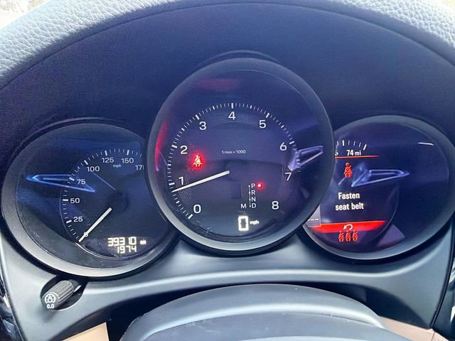 Used 2023 Porsche Macan Turbo image 38