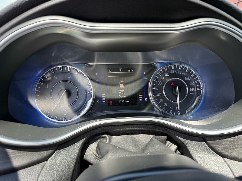 Used 2016 Chrysler 200 Limited FWD image 19