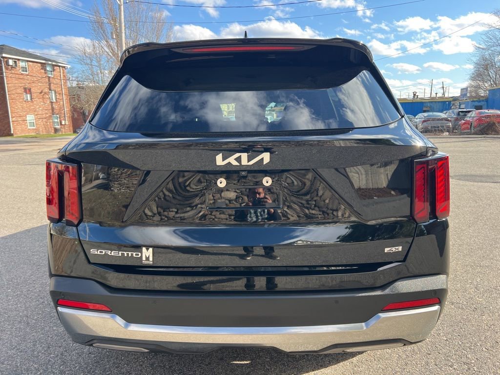 Used 2024 Kia Sorento S image 4