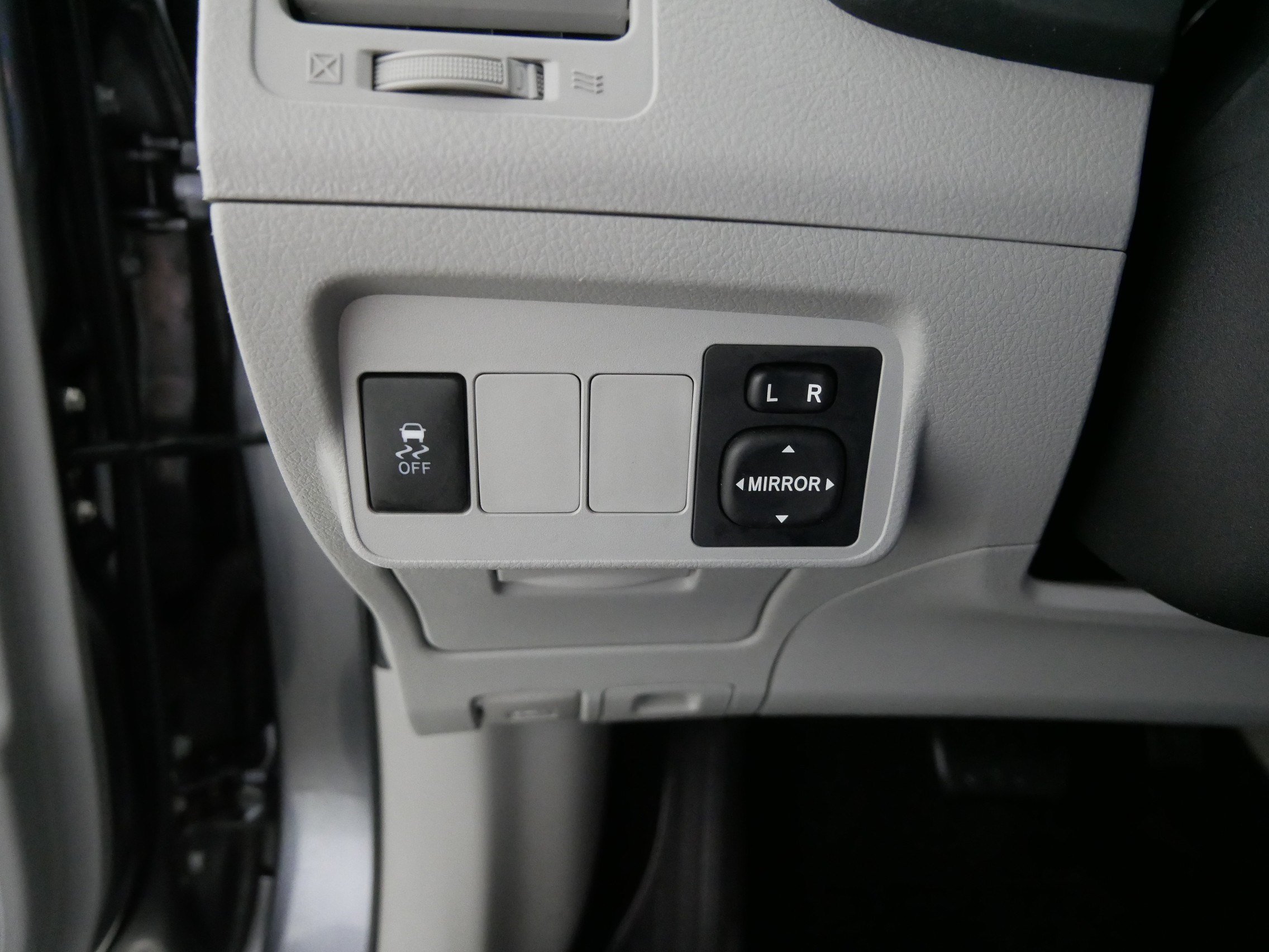 Used 2013 Toyota Corolla LE FWD image 26