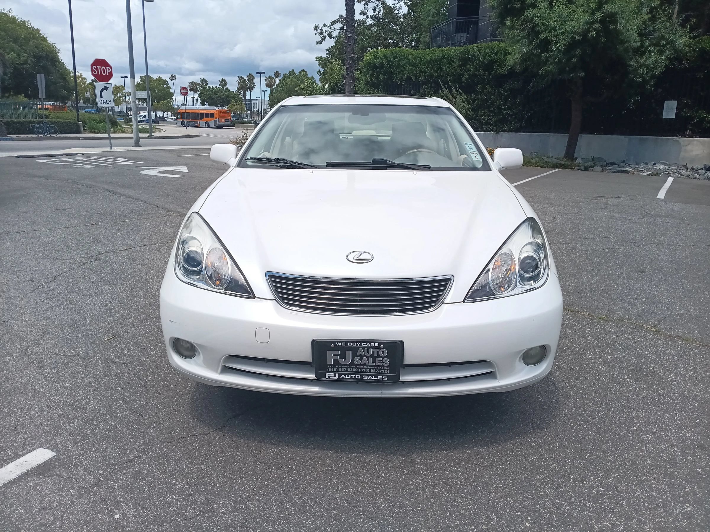 Used 2005 Lexus ES 330 FWD image 2
