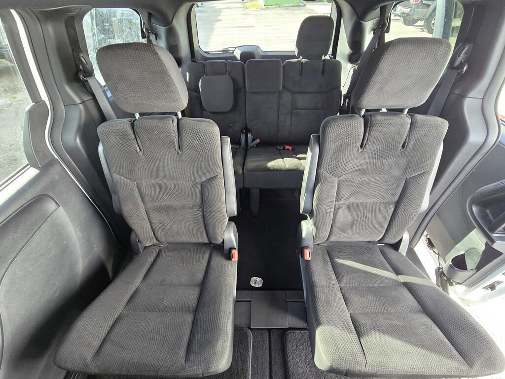 Used 2019 Dodge Grand Caravan SE FWD image 15