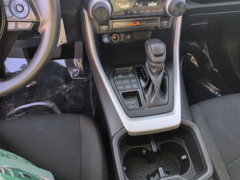 Used 2024 Toyota RAV4 LE image 21