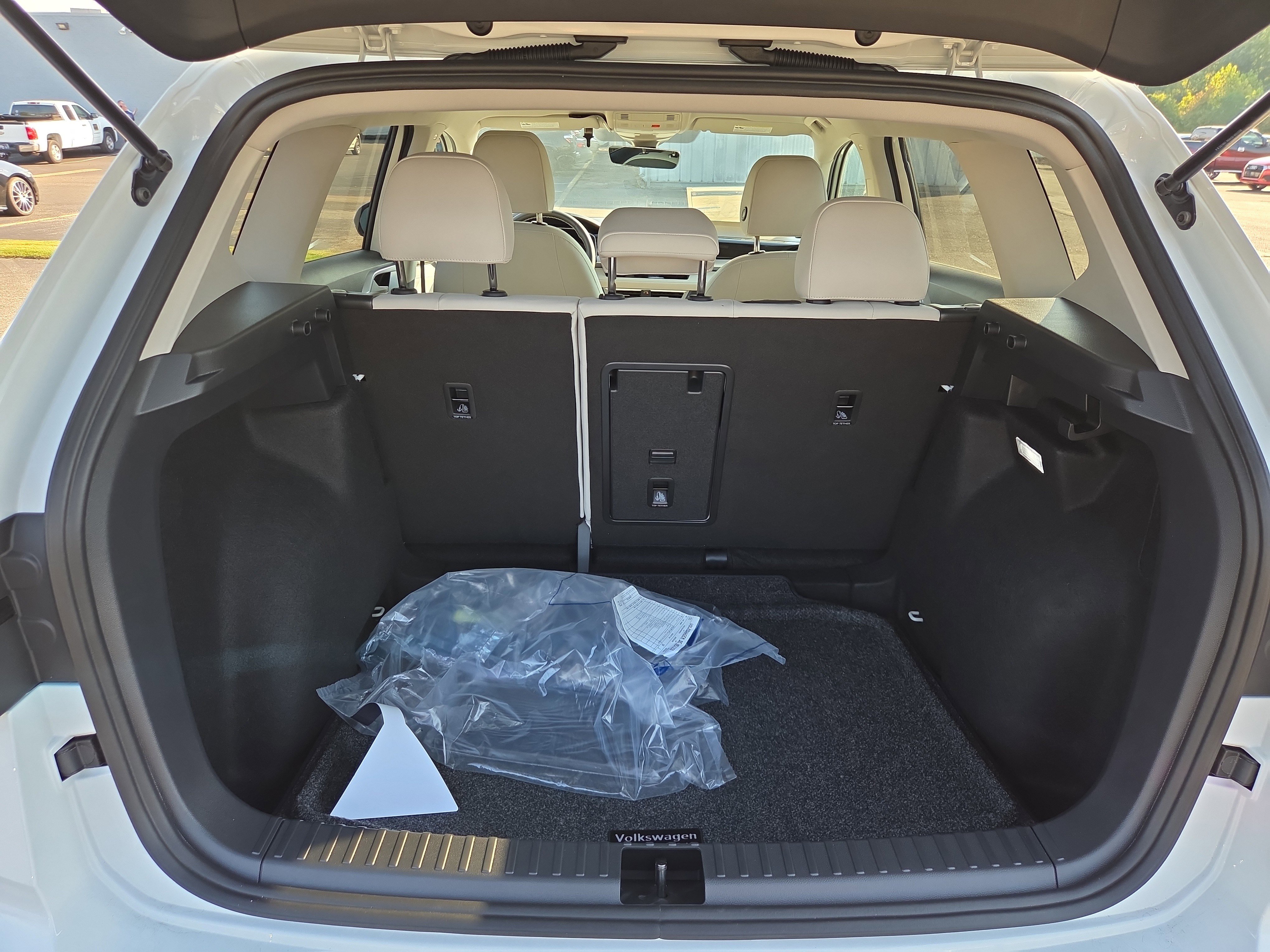 New 2025 Volkswagen Taos SE image 8